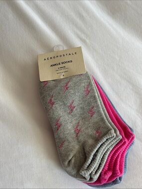 Aeropostale Ladies  3-Pack Ankle Socks in Gray, Pink, Blue W Lightening Bolts